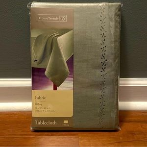 Home Trends, Sage, 60x84” Oblong Dining Tablecloth w/laser cut leaf motif, NWOT